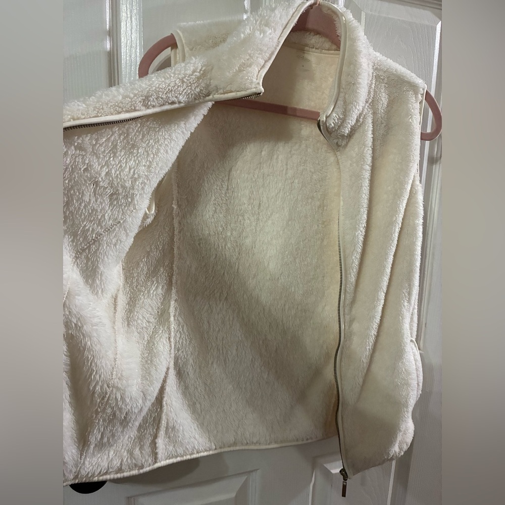 St. John's Bay Women’s Small Faux Fur Vest - Picture 5 of 6